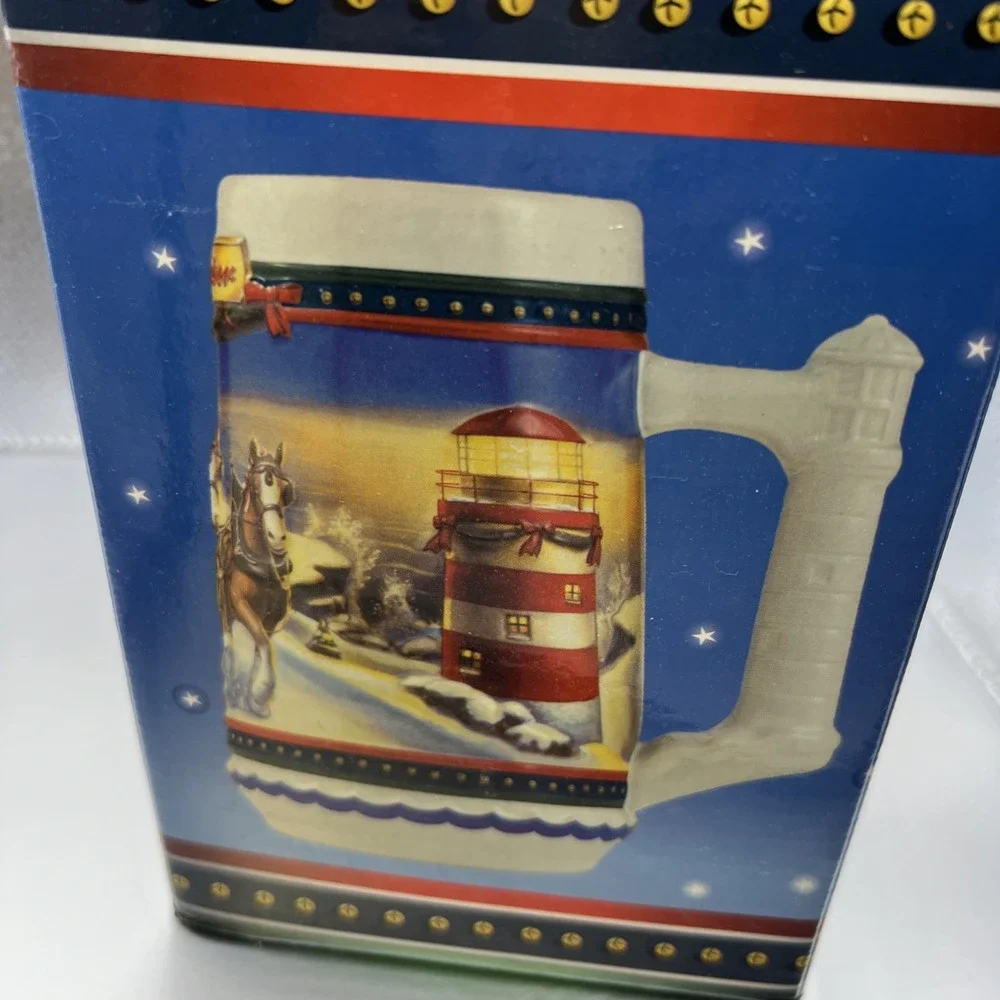 2002  Anheuser Busch Budweiser Holiday Christmas‎ Beer Stein Clydesdales. (a)